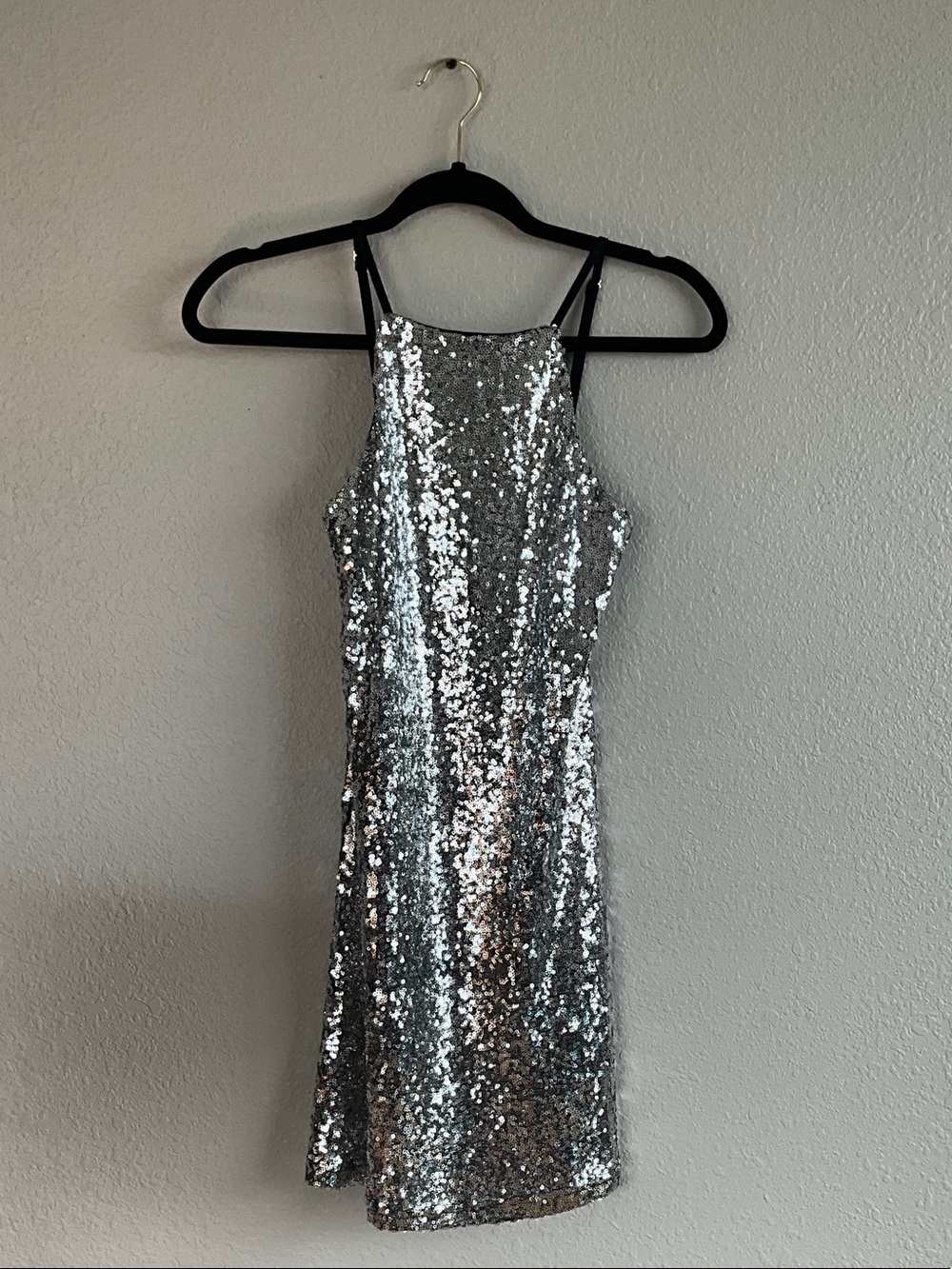 Disco halter